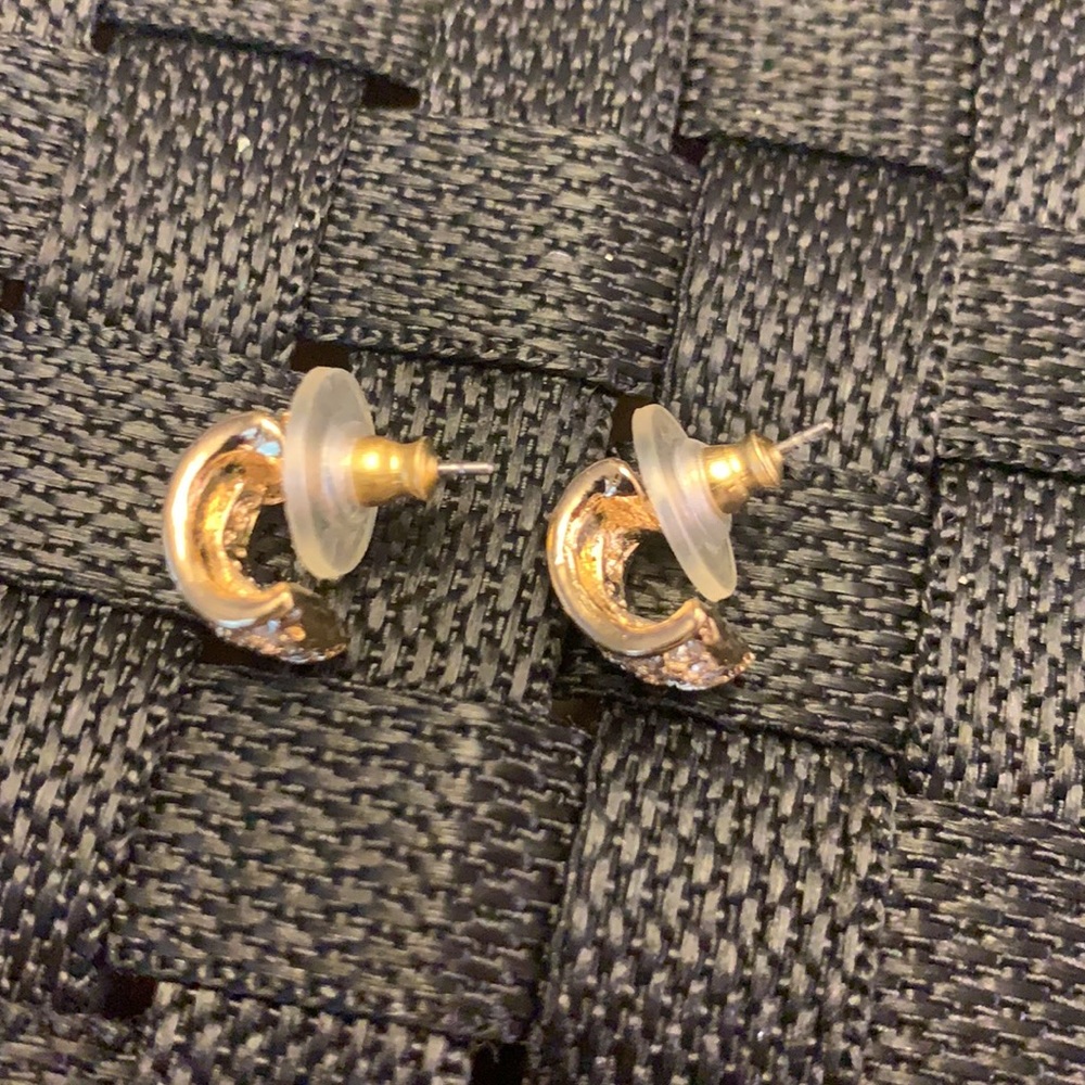 Gold tone vintage earrings - Picture 2 of 5